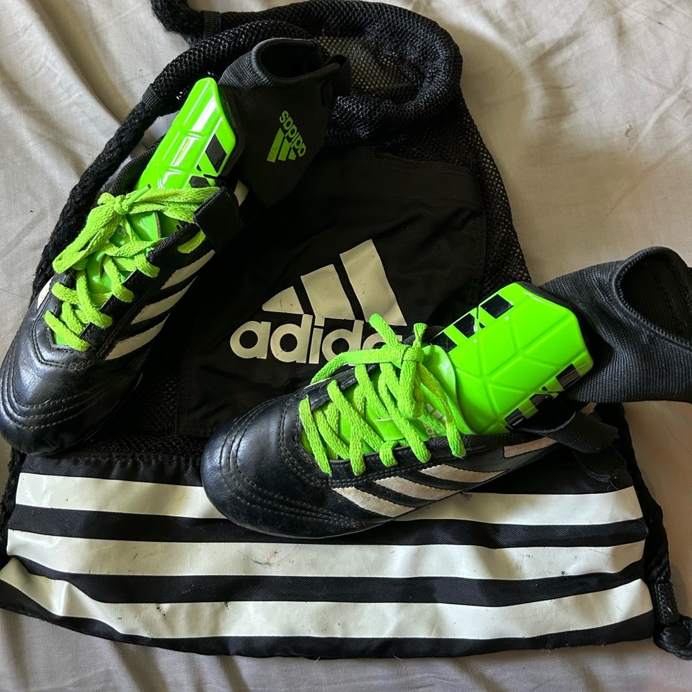 Kids soccer cleats